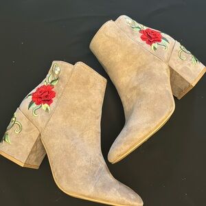 NWOT QUPID BOOTS SZ 10